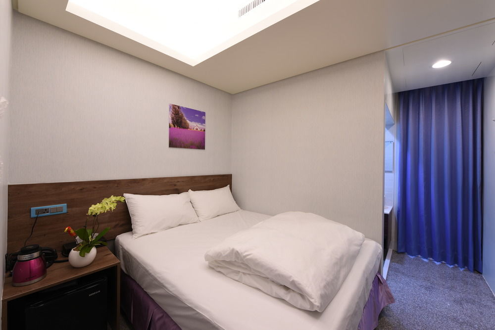 九九商旅 Hotel Тайджун Екстериор снимка